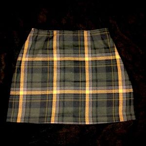 Olive Green Plaid Skirt 💚